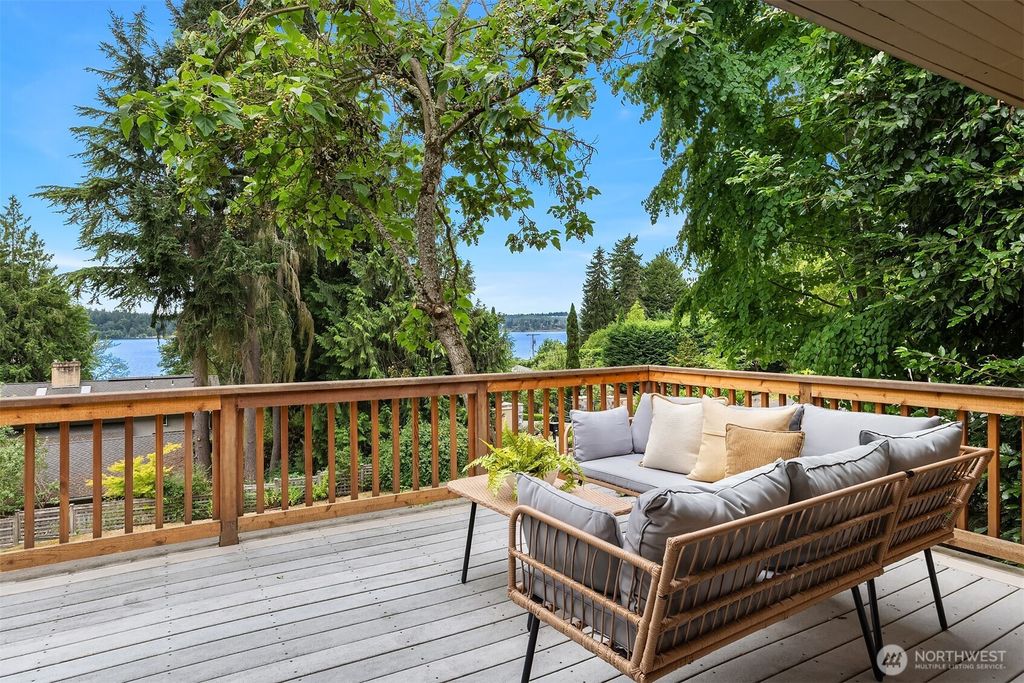 Photo of 4148 Boulevard Place, Mercer Island, WA 98040 (MLS # 2405829)