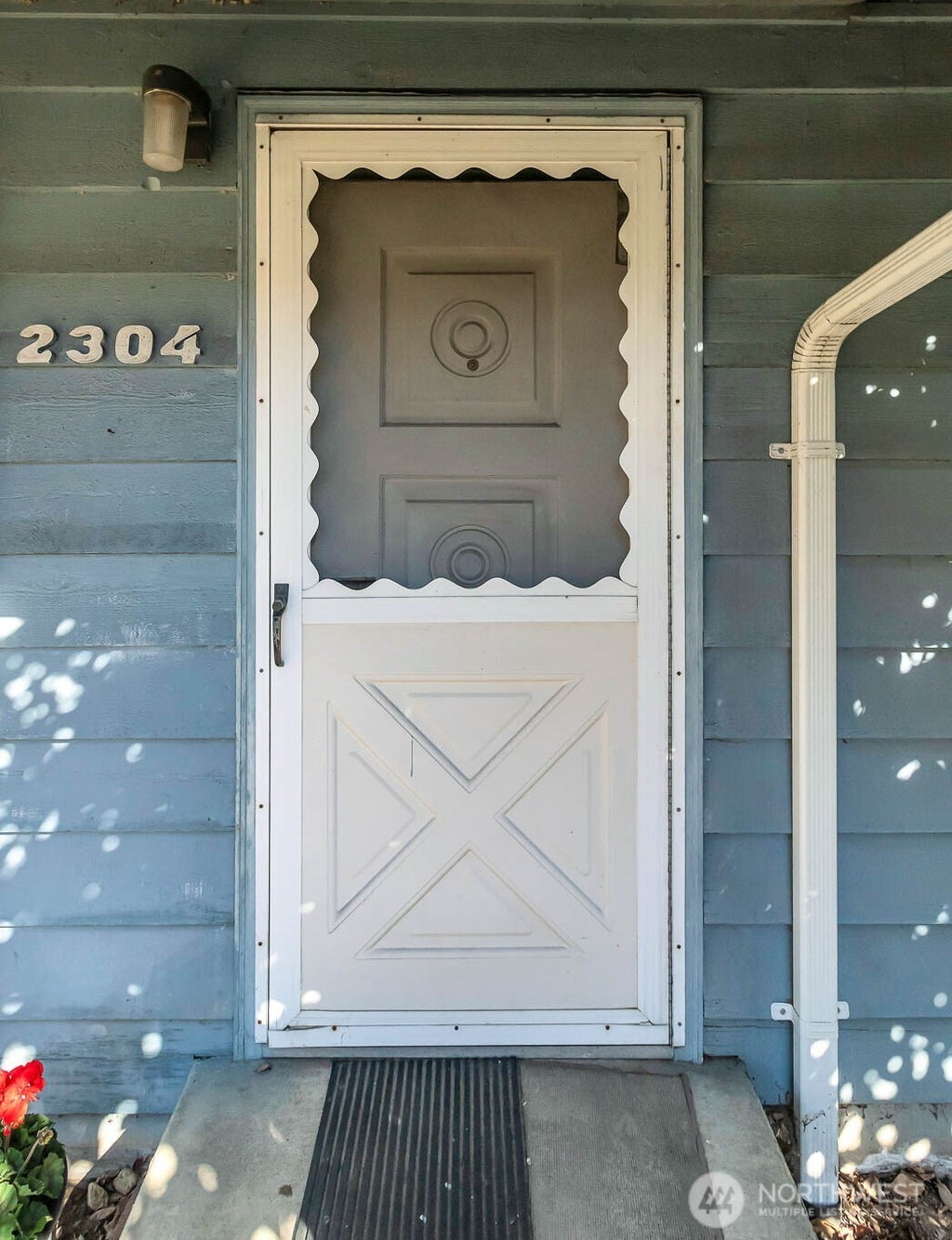 Photo of 2304 S 300th Street, Federal Way, WA 98003 (MLS # 2584145)