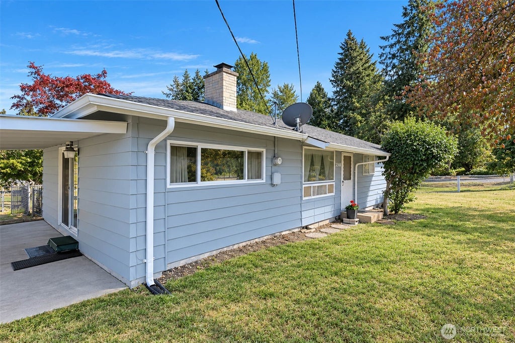 Photo of 2304 S 300th Street, Federal Way, WA 98003 (MLS # 2584145)