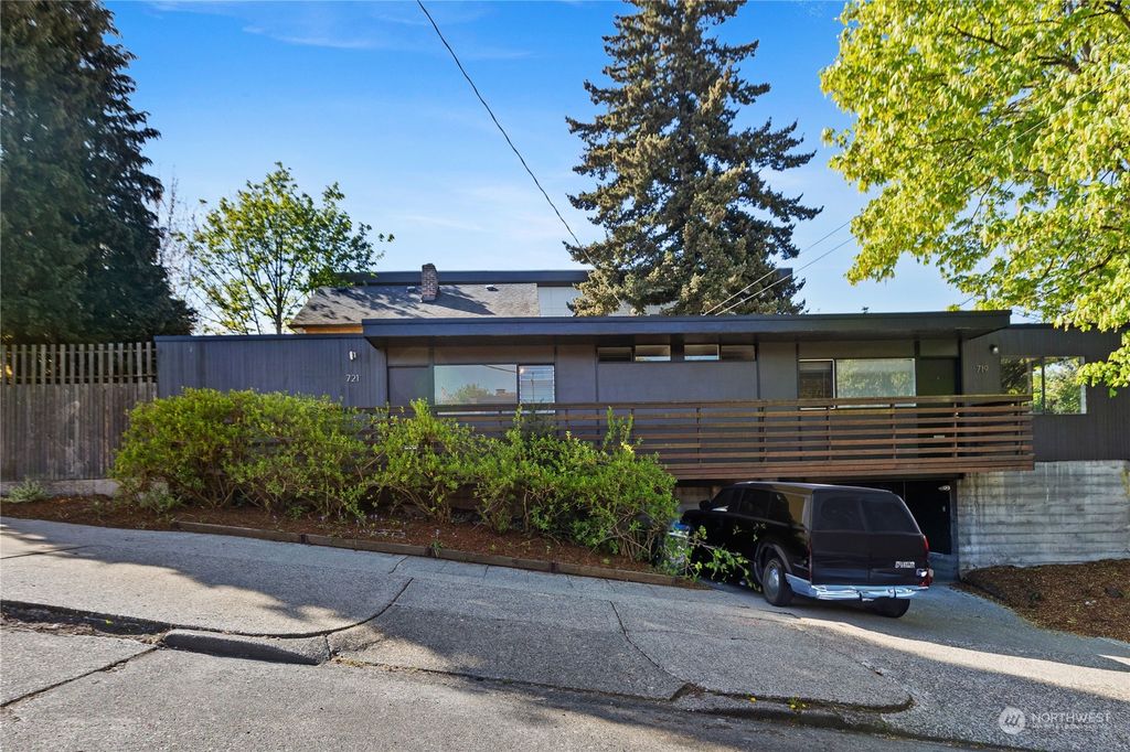 Photo of 719 N 38th Street, Seattle, WA 98103 (MLS # 2264110)
