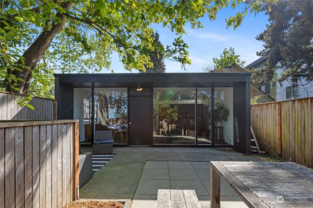 Photo of 719 N 38th Street, Seattle, WA 98103 (MLS # 2264110)