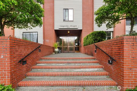 Photo of 2858 32ND Avenue W #106, Seattle, WA 98199 (MLS # 2524898)