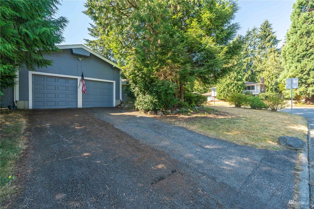 Photo of 12603 SE 75th Street, Newcastle, WA 98056 (MLS # 1986924)
