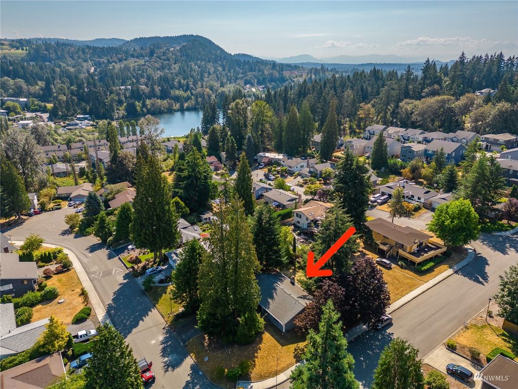 Photo of 12603 SE 75th Street, Newcastle, WA 98056 (MLS # 1986924)