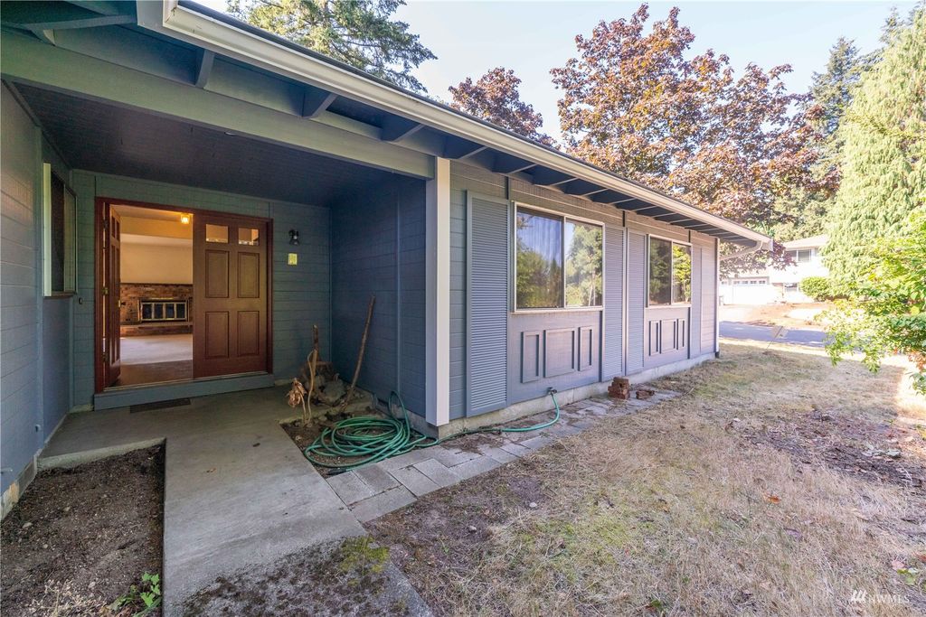 Photo of 12603 SE 75th Street, Newcastle, WA 98056 (MLS # 1986924)