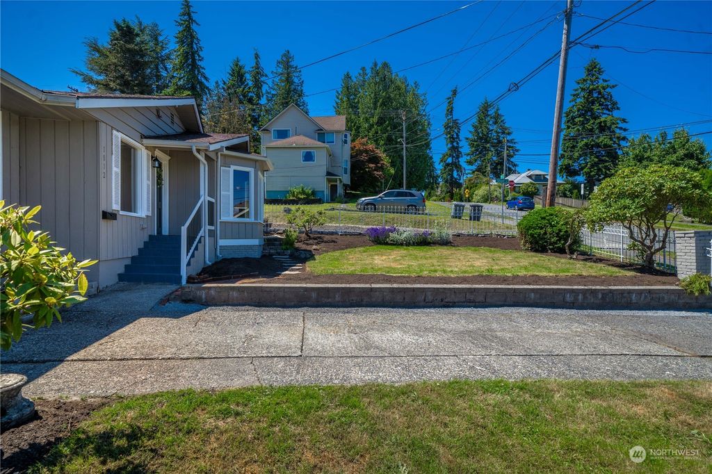 Photo of 1012 35th Street, Everett, WA 98201 (MLS # 2261640)