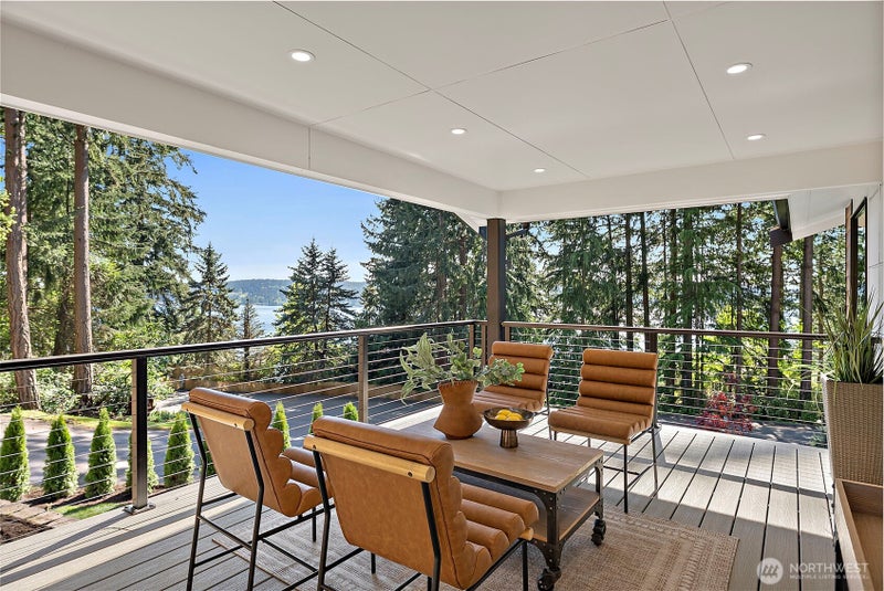 111 Point Fosdick Circle NW