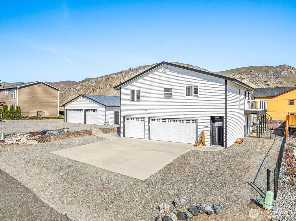 Photo of 225 E Marine View Place, Orondo, WA 98843 (MLS # 2512344)