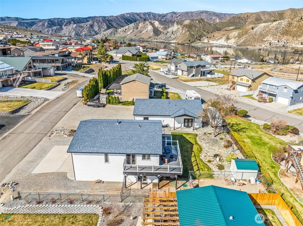 Photo of 225 E Marine View Place, Orondo, WA 98843 (MLS # 2512344)