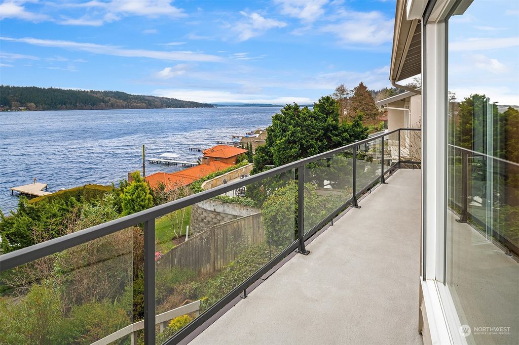 Photo of 3930 NE 157th Place, Lake Forest Park, WA 98155 (MLS # 2034332)