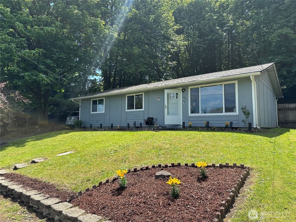Photo of 705 Grandview Avenue, Shelton, WA 98584 (MLS # 2528227)
