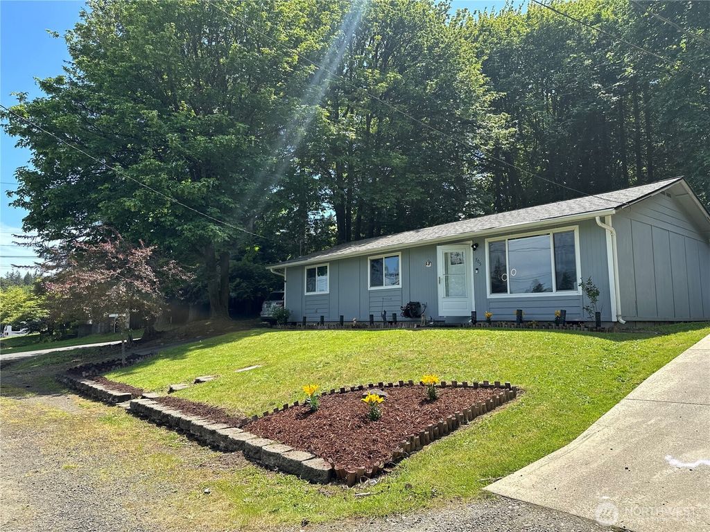 Photo of 705 Grandview Avenue, Shelton, WA 98584 (MLS # 2528227)
