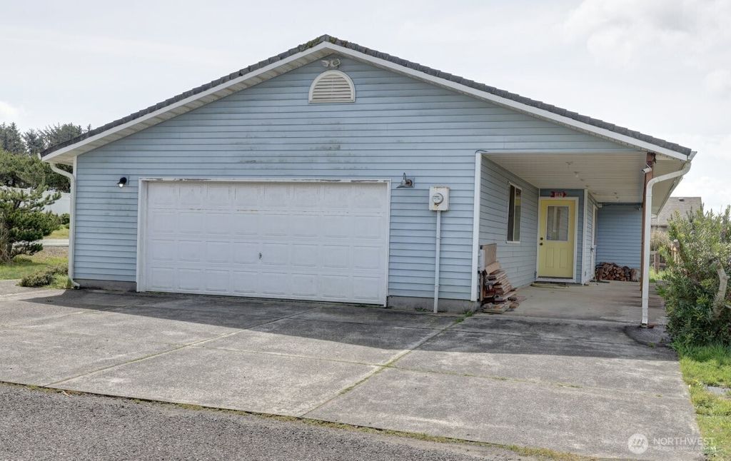 Photo of 816 325th Street, Ocean Park, WA 98640 (MLS # 2510116)