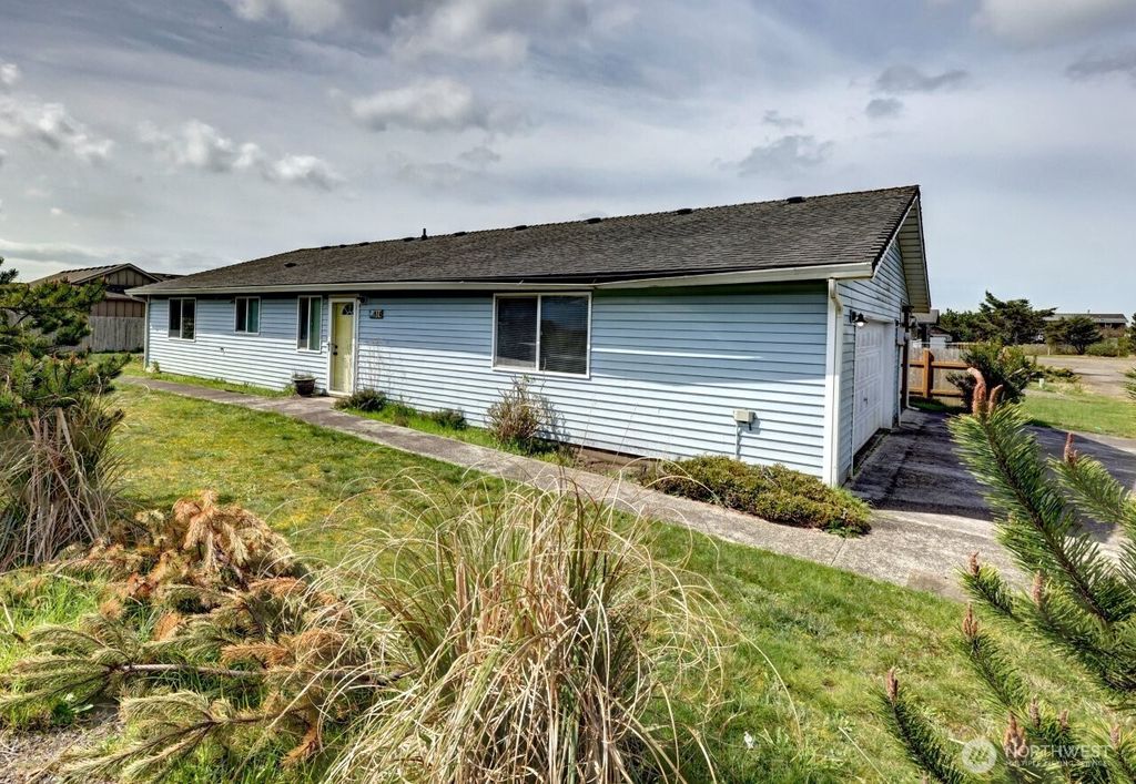 Photo of 816 325th Street, Ocean Park, WA 98640 (MLS # 2510116)