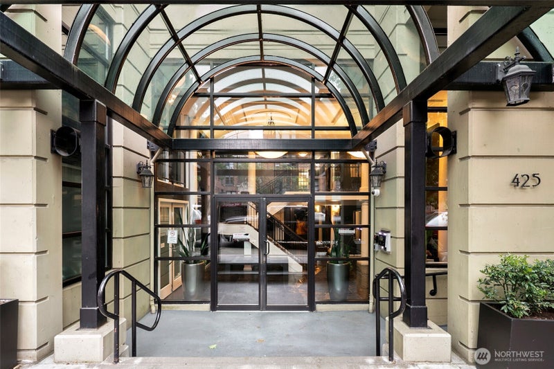 425 Vine Street 421