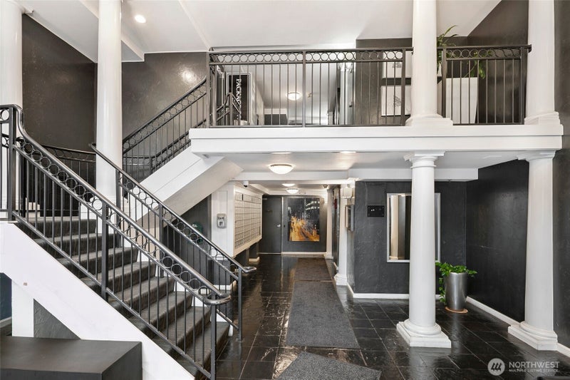 425 Vine Street 421