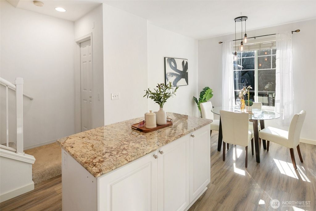 listing image 9364385853356450636