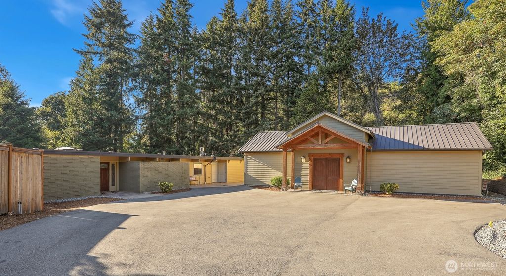 Photo of 6324 NE 130th Place, Kirkland, WA 98034 (MLS # 2375582)