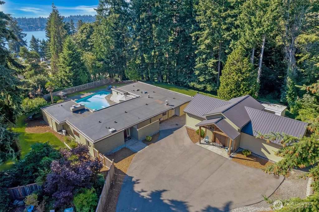 Photo of 6324 NE 130th Place, Kirkland, WA 98034 (MLS # 2375582)