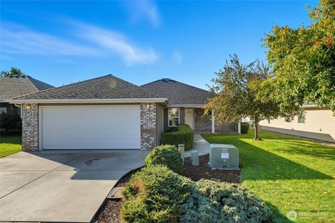 Photo of 716 SE Songbird Lane, College Place, WA 99324 (MLS # 2441197)