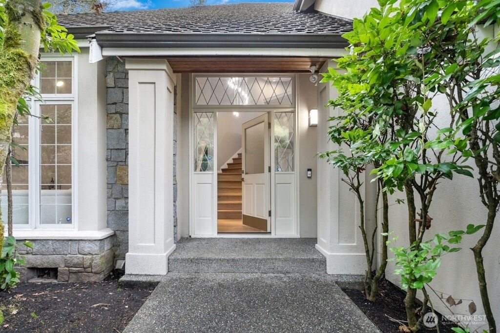 Photo of 19221 SE 25th Street, Sammamish, WA 98075 (MLS # 2467324)