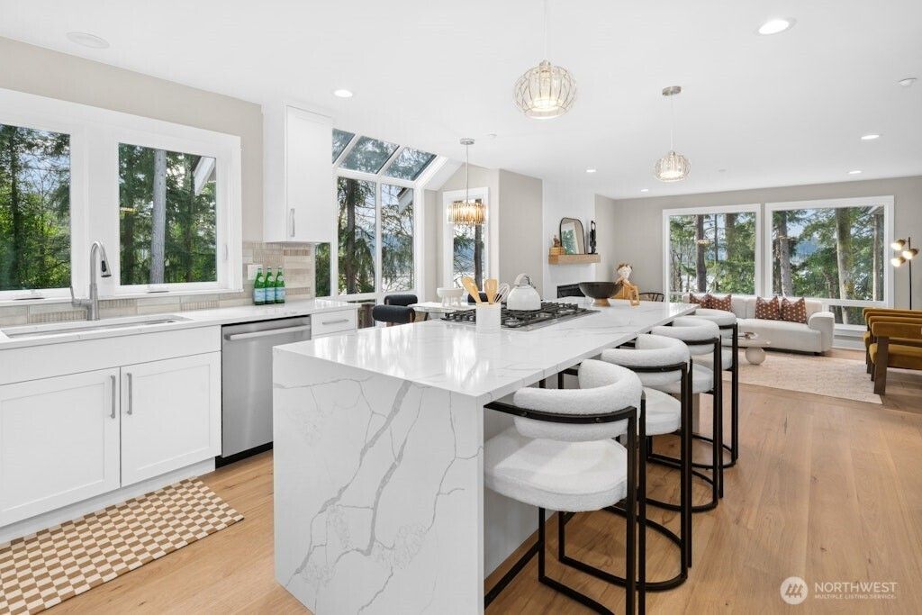 Photo of 19221 SE 25th Street, Sammamish, WA 98075 (MLS # 2467324)