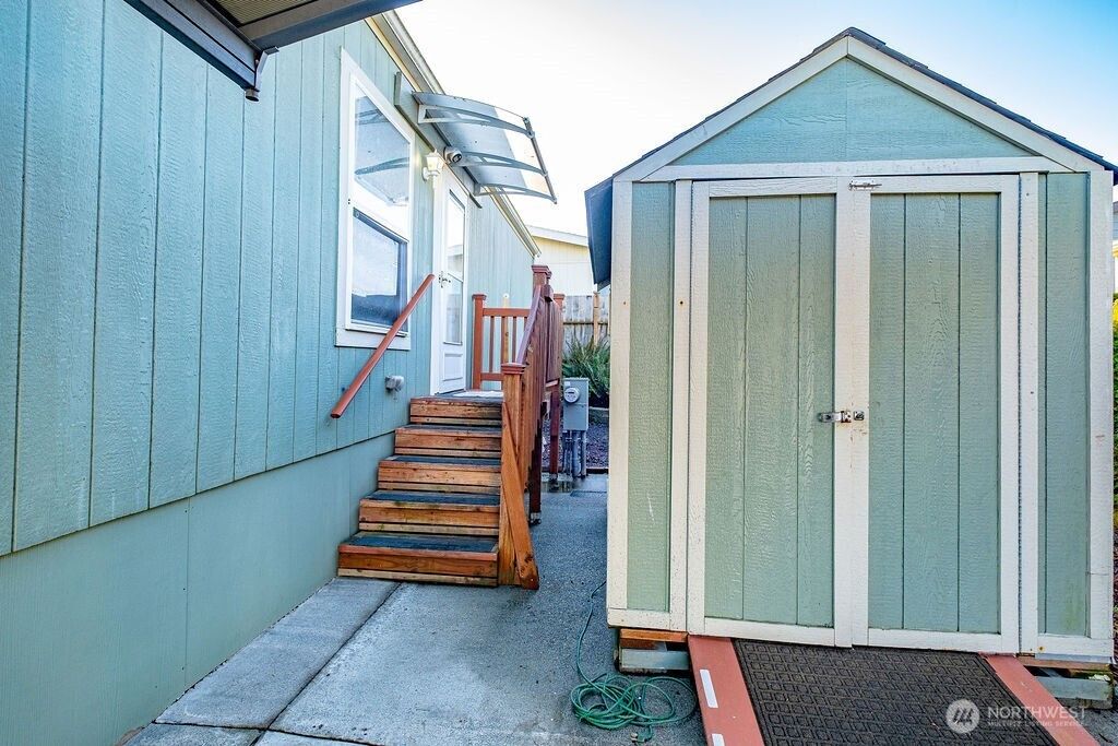 Photo of 225 NE Ernst St #25, Oak Harbor, WA 98277 (MLS # 2455345)