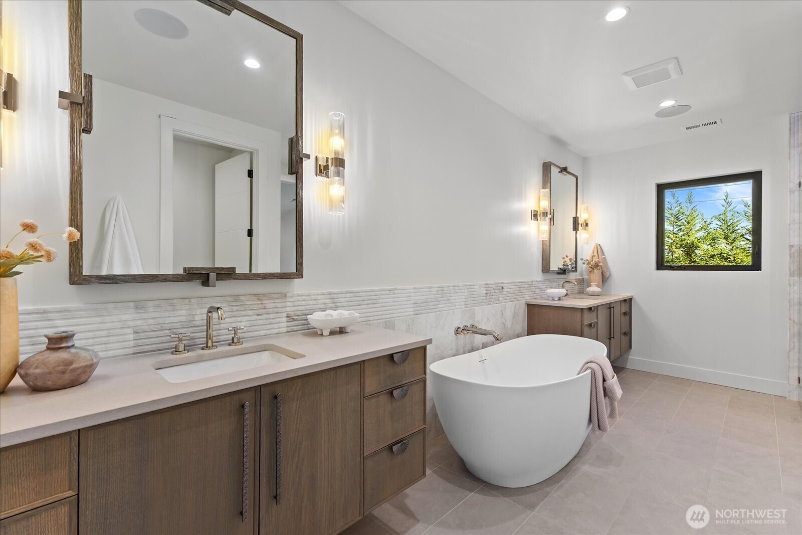 Bellevue, Washington, 98004, United States, 5 Bedrooms Bedrooms, ,5 BathroomsBathrooms,Residential,Active,2017452