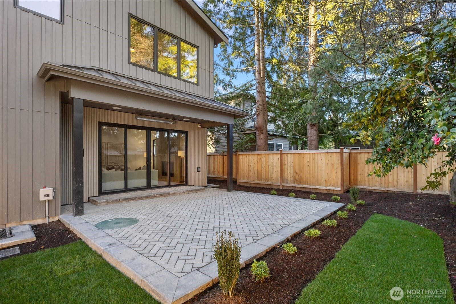 Bellevue, Washington, 98004, United States, 5 Bedrooms Bedrooms, ,5 BathroomsBathrooms,Residential,Active,2017452