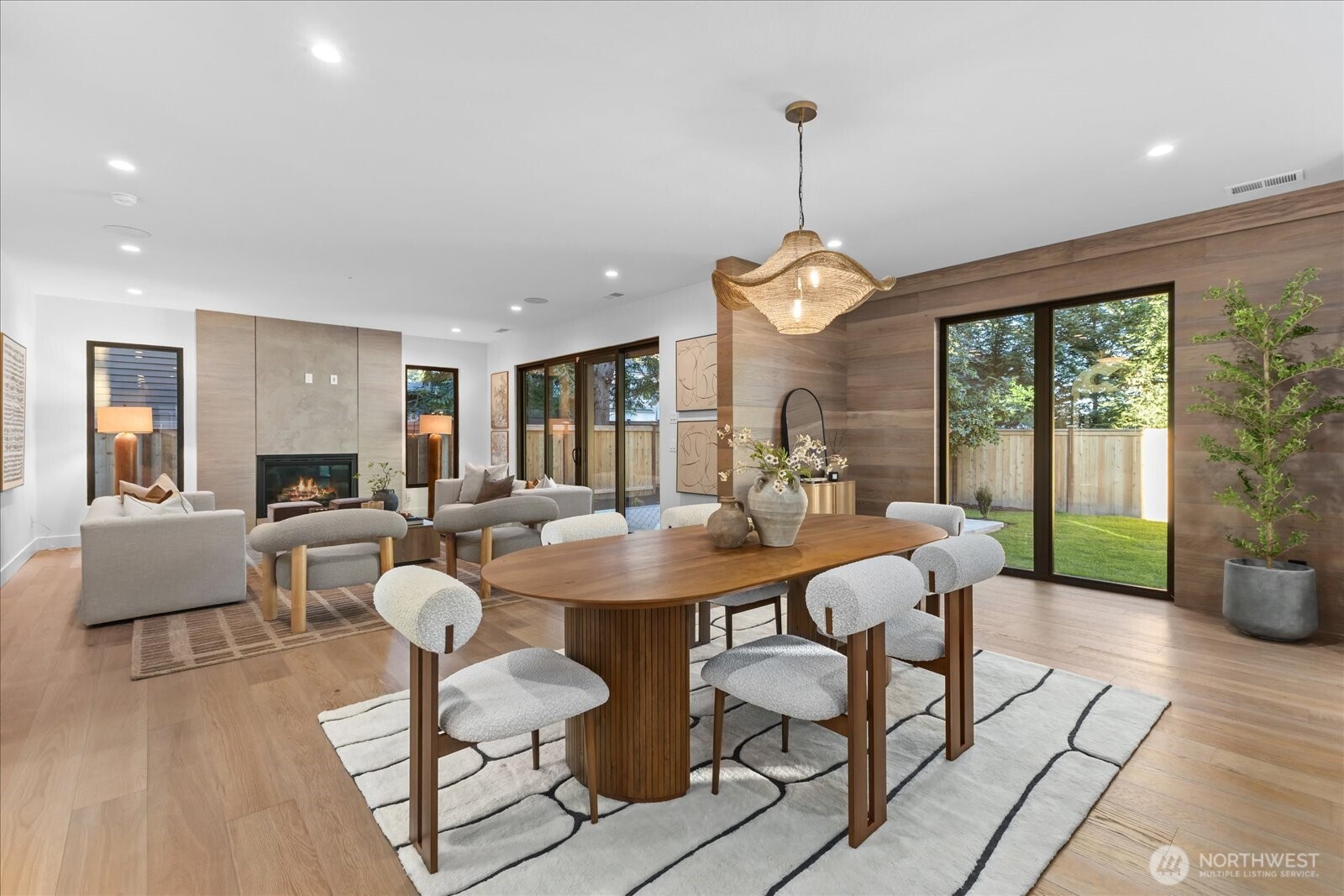 Bellevue, Washington, 98004, United States, 5 Bedrooms Bedrooms, ,5 BathroomsBathrooms,Residential,Active,2017452