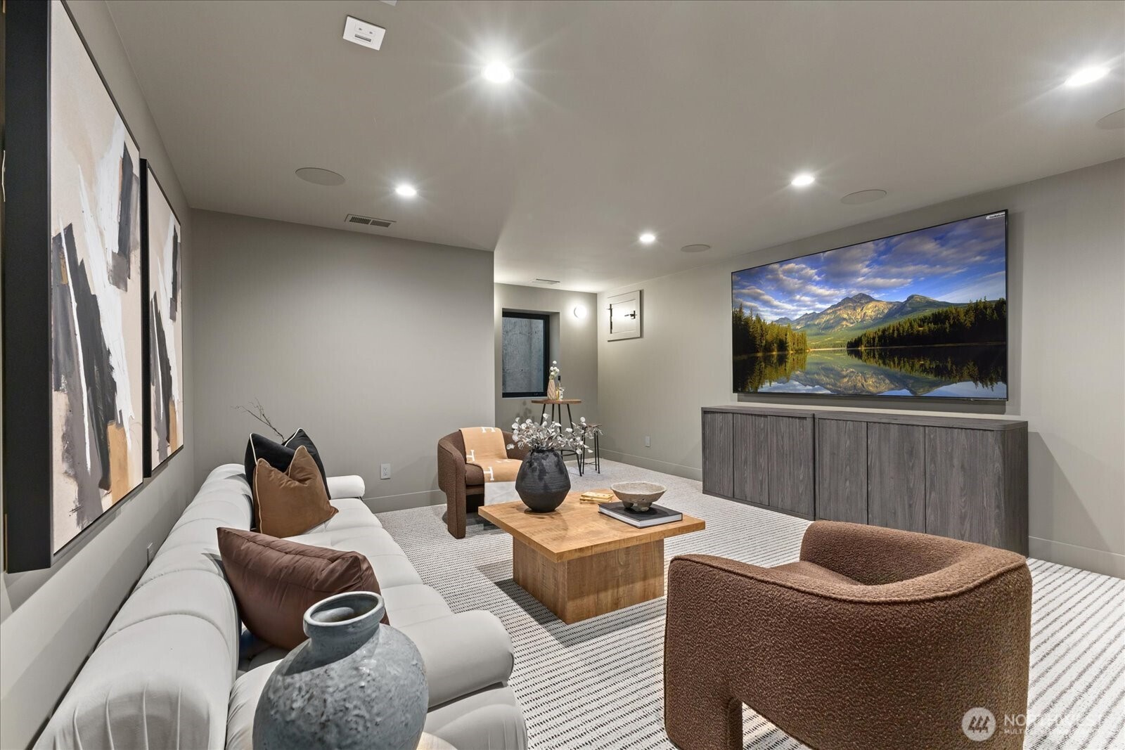 Bellevue, Washington, 98004, United States, 5 Bedrooms Bedrooms, ,5 BathroomsBathrooms,Residential,Active,2017452