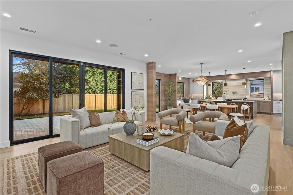 Photo of 1020 107th Avenue SE, Bellevue, WA 98004 (MLS # 2479530)