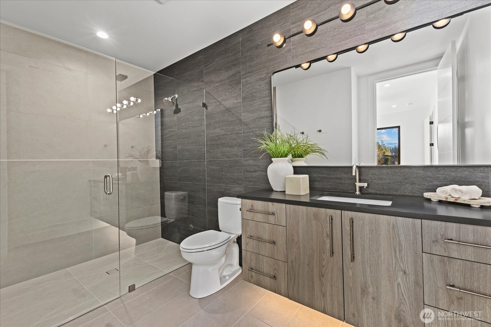 Bellevue, Washington, 98004, United States, 5 Bedrooms Bedrooms, ,5 BathroomsBathrooms,Residential,Active,2017452
