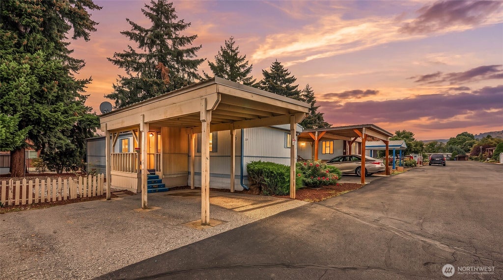 Photo of 1311 Maple Street #29, Wenatchee, WA 98801 (MLS # 2588663)