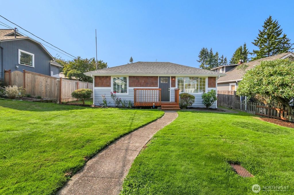 Photo of 1824 Highland Avenue #A, Everett, WA 98201 (MLS # 2437576)