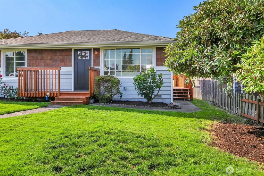 Photo of 1824 Highland Avenue #A, Everett, WA 98201 (MLS # 2437576)