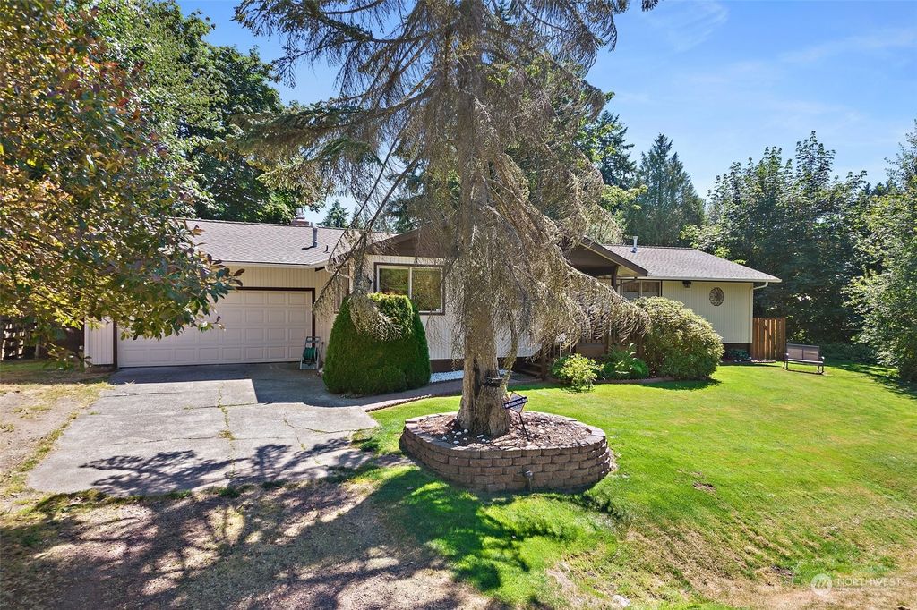 Photo of 4825 SW 310th Street, Federal Way, WA 98023 (MLS # 2136830)