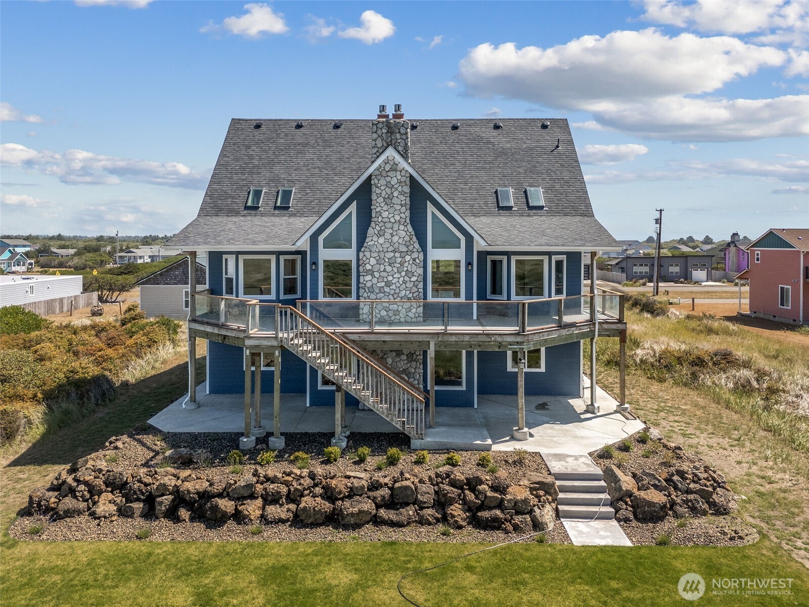 1073 Ocean Shores Boulevard SW