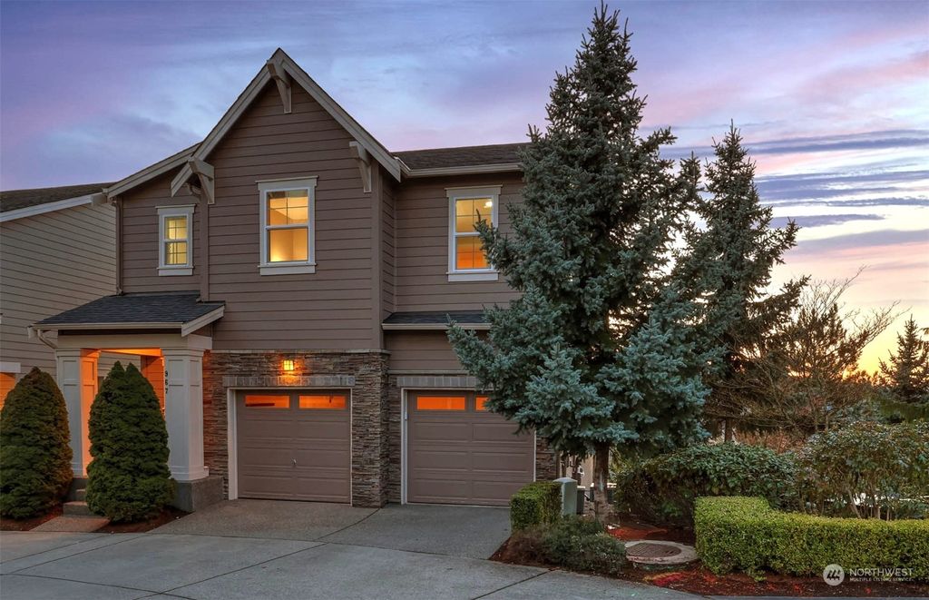 Photo of 967 3rd Court NE, Issaquah, WA 98029 (MLS # 2203939)