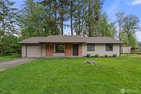 Photo of 708 NE Eaton Court, Castle Rock, WA 98611 (MLS # 2512226)