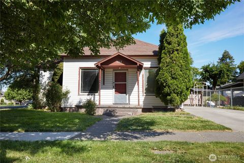 Photo of 303 E Oak Street, Walla Walla, WA 99362 (MLS # 2541527)