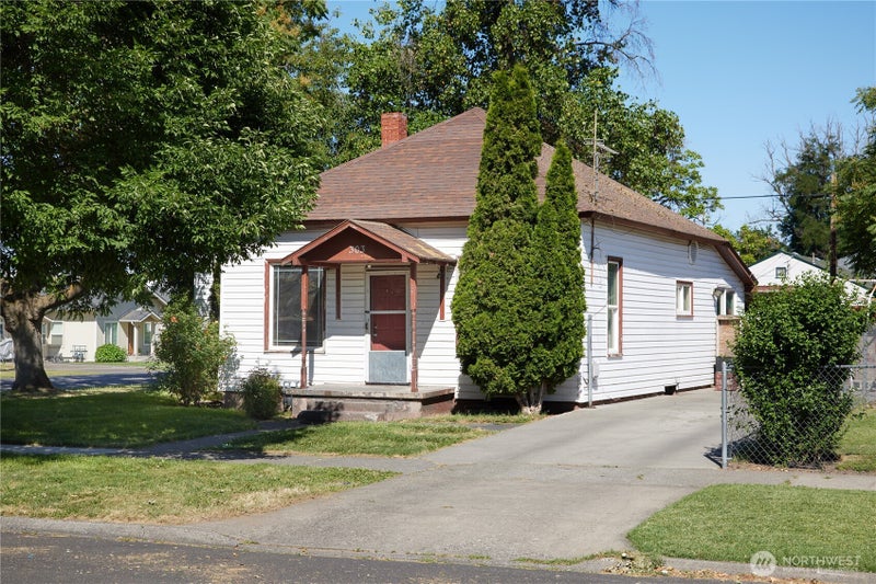 303 E Oak Street