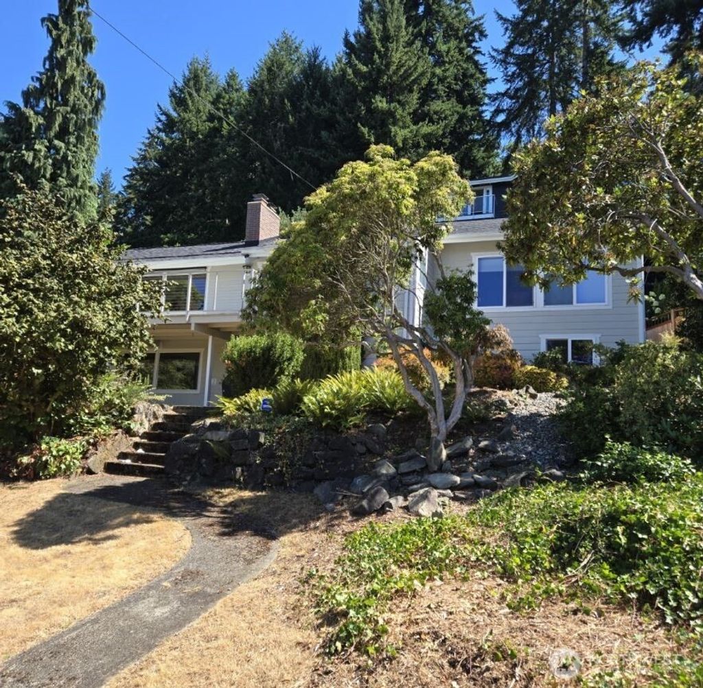 Photo of 16756 Maplewild Avenue SW, Burien, WA 98166 (MLS # 2424314)