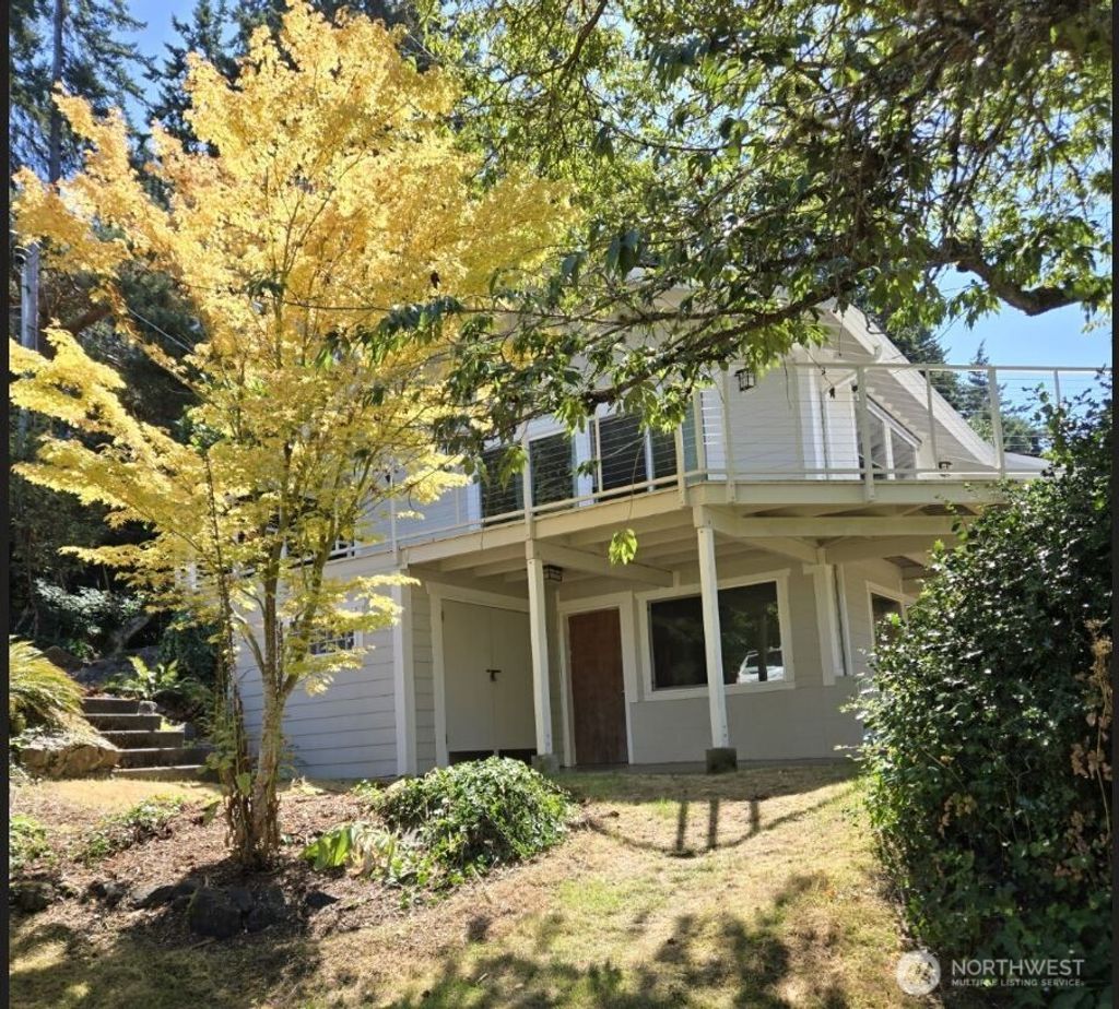 Photo of 16756 Maplewild Avenue SW, Burien, WA 98166 (MLS # 2424314)
