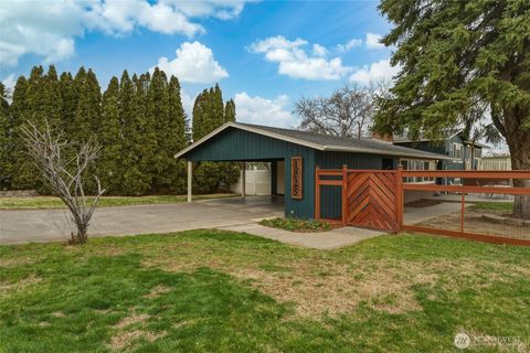 Photo of 1325 College Street, Milton-Freewater, OR 97862 (MLS # 2494380)