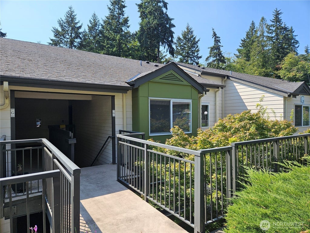 Photo of 31500 33rd Place SW #G202, Federal Way, WA 98023 (MLS # 2498857)