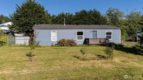 Photo of 21 Simmons Street, Sekiu, WA 98381 (MLS # 2532751)