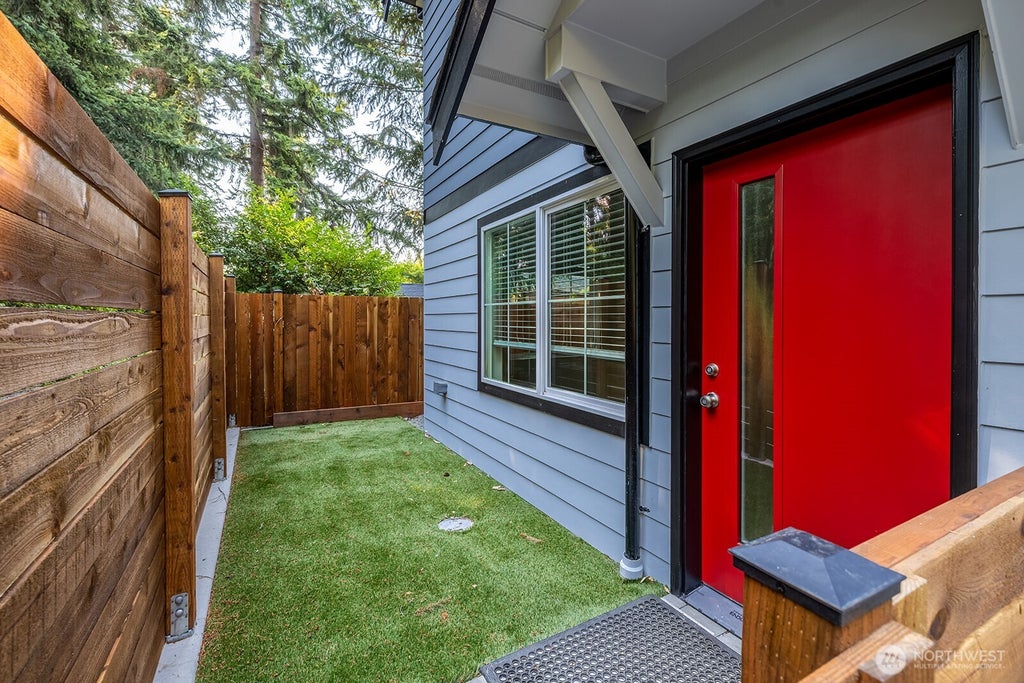 Photo of 13730 Stone Avenue N, Seattle, WA 98133 (MLS # 2587289)