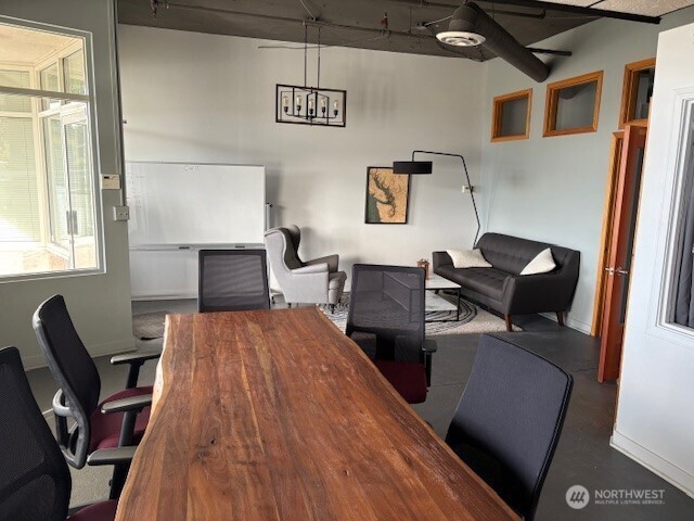 6044 Seaview Avenue NW 102