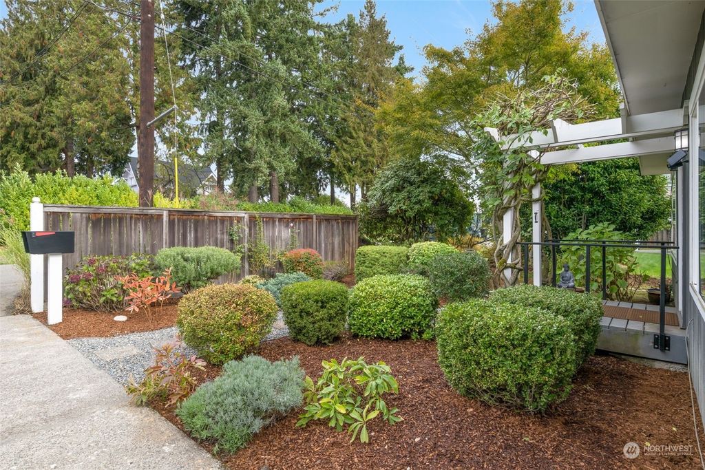 Photo of 5325 S Kenyon Street, Seattle, WA 98118 (MLS # 2171873)